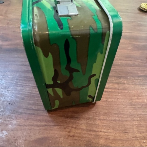 1985 TM Anabasis Investments Vintage Rambo Metal Lunch Box Sylvester Stallone - Picture 10 of 12